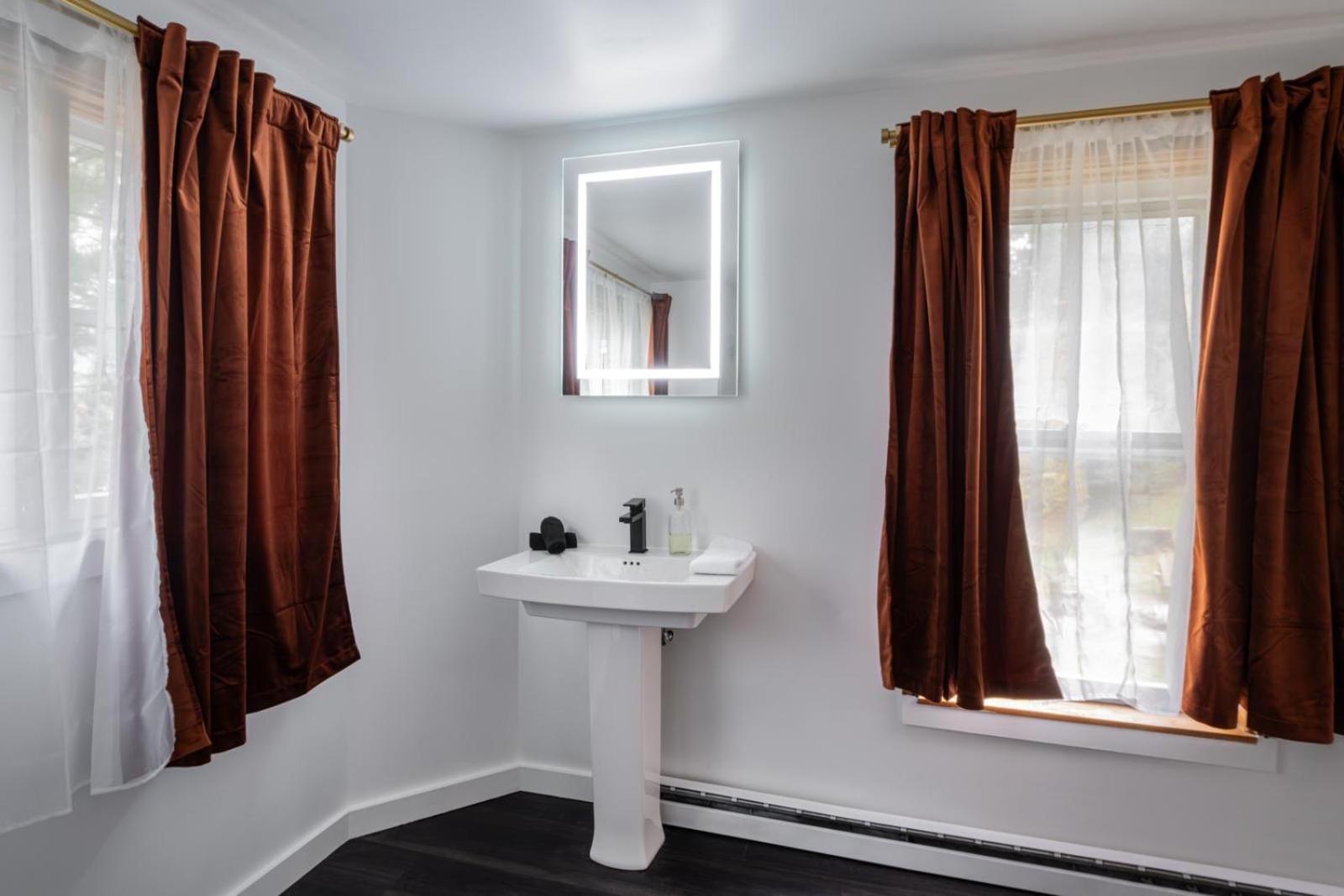 Town House Lodge *